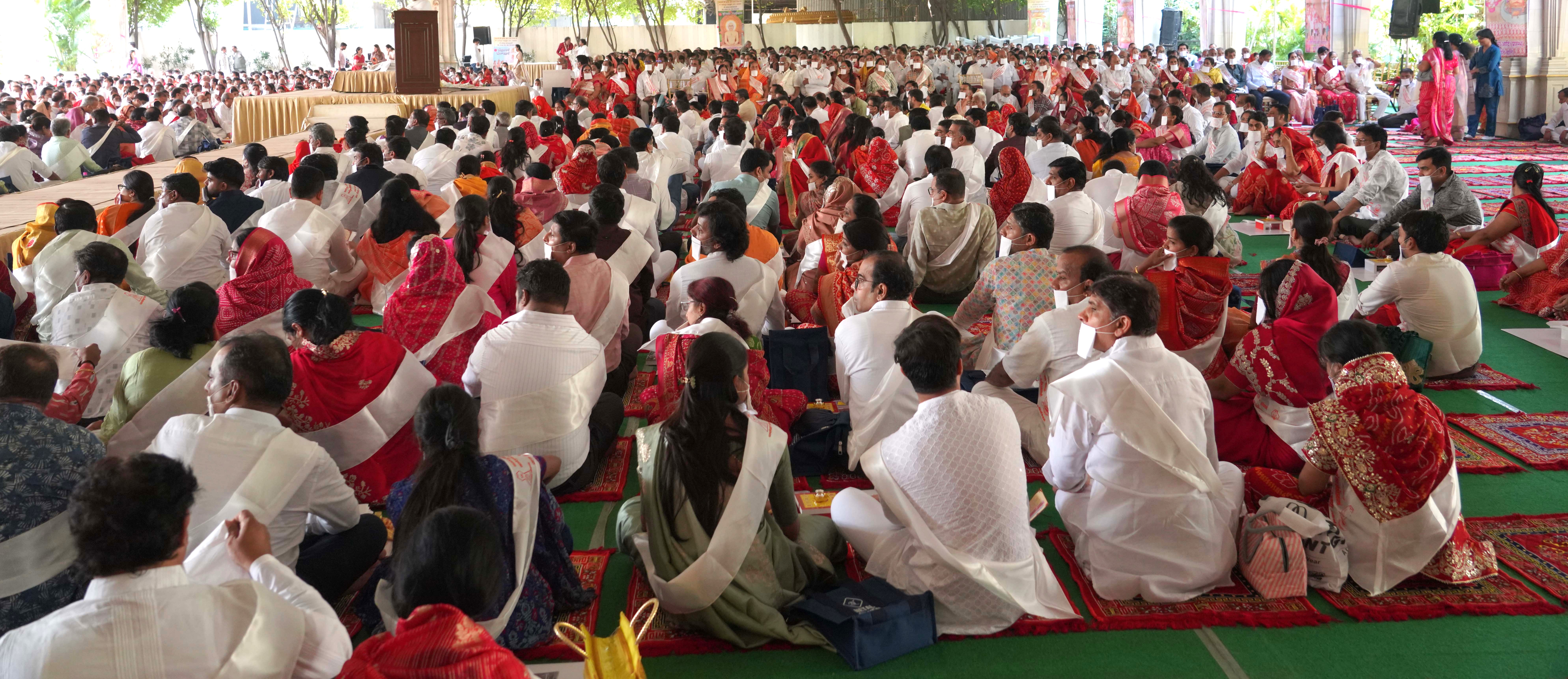 A unique Jain prayer, Namoththunam, with 1,200 couples held